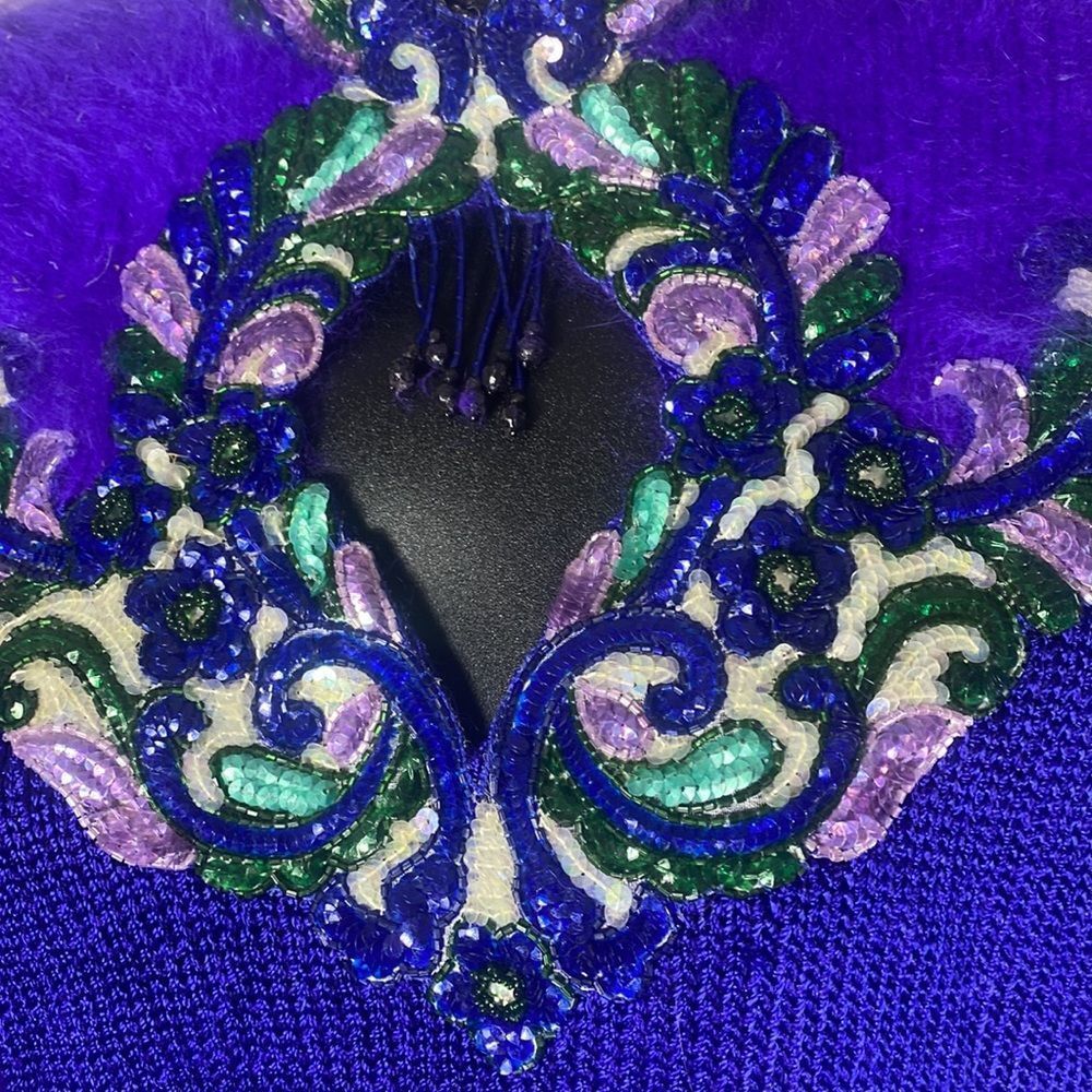 Sweater - Picture 4 of 8